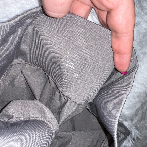 NVGTN Biker Shorts Light Gray Workout Short Size Large - Picture 3 of 4